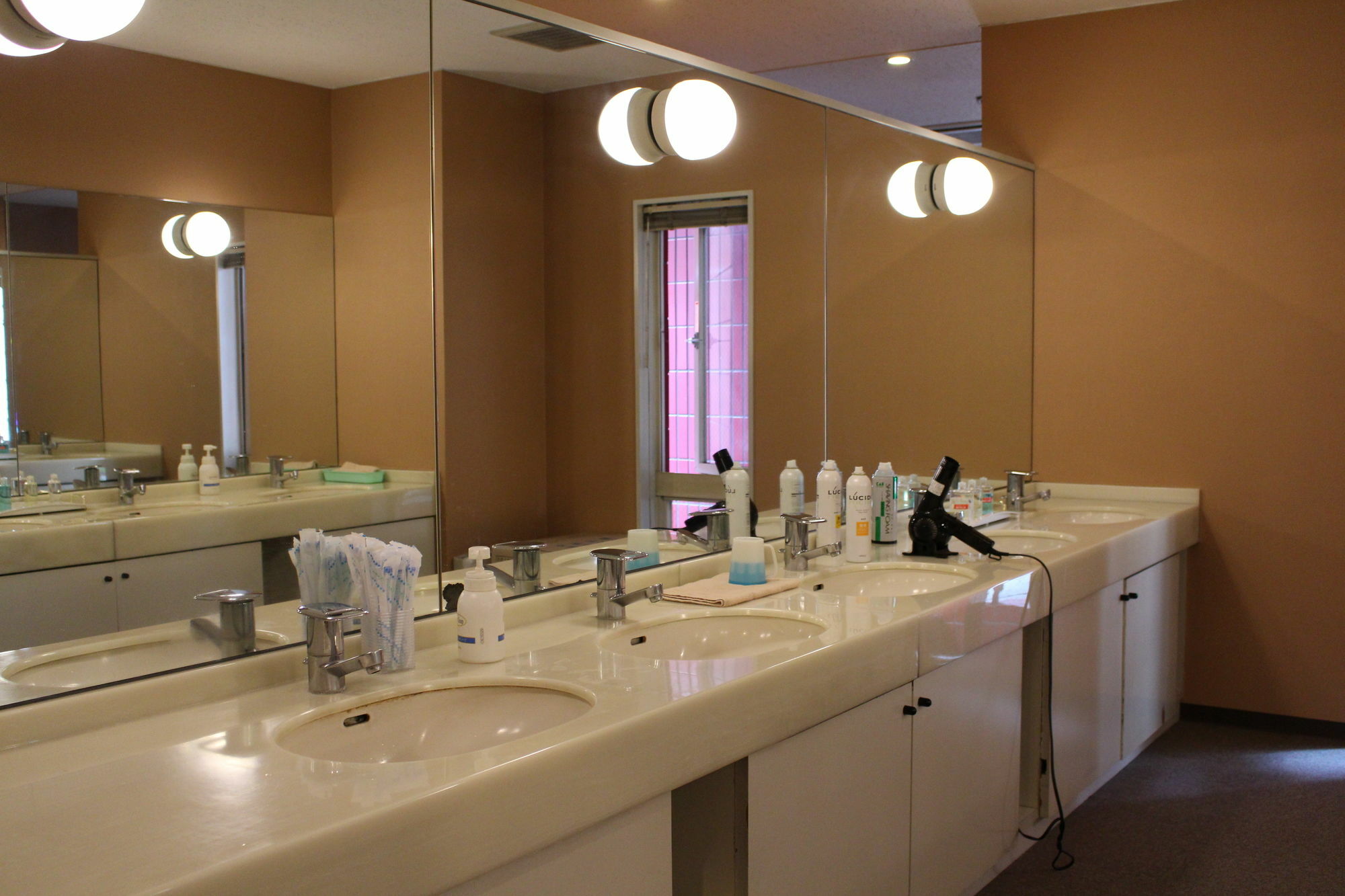 Sauna & Capsule Hotel Hokuo Tokyo Luaran gambar